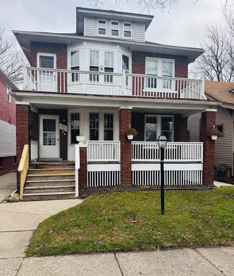 1064 Wayburn St, Grosse Pointe Park, MI 48230