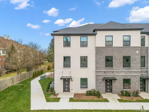 2833 Summers, Troy, MI 48084
