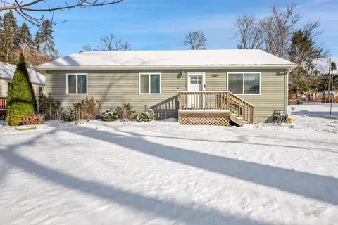 3565 Rush Lake Rd, Pinckney, MI 48169