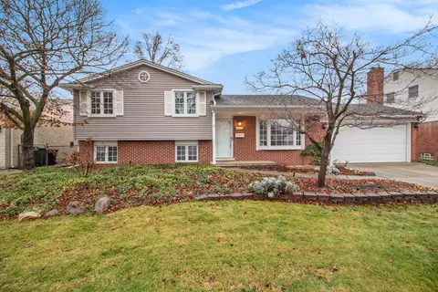 37612 Kingsbury St, Livonia, MI 48154