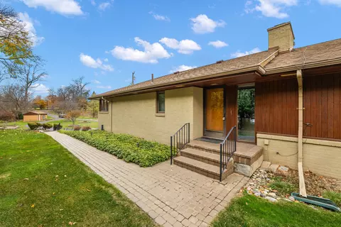 1471 Club Dr, Bloomfield Hills, MI 48302