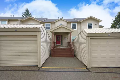 4980 Oak Hill Dr #66, Waterford, MI 48329