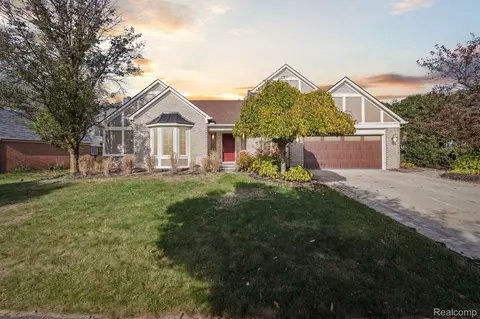 45516 Violet Ln, Novi, MI 48374
