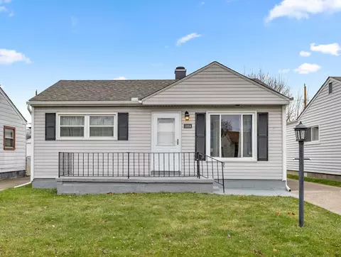 5884 Dudley St, Taylor, MI 48180