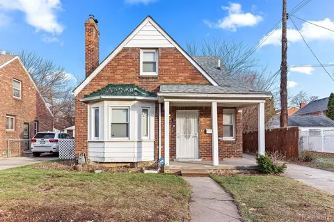 17526 Lesure St, Detroit, MI 48235