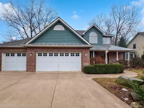9419 Sheltering Oaks Dr, Brighton, MI 48114