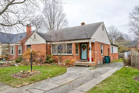 28 Maplefield Rd, Pleasant Ridge, MI 48069