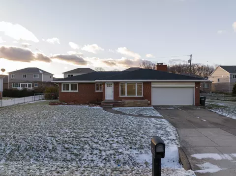 33361 Defour Dr, Sterling Heights, MI 48310