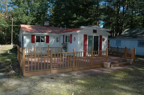 1940 Bobwhite Rd, Oscoda, MI 48750