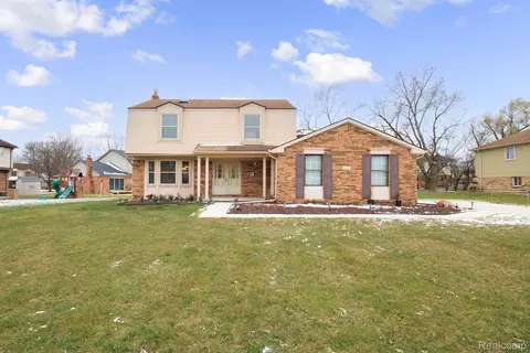 24085 Scott Dr, Farmington Hills, MI 48336