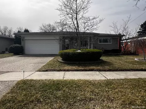 2450 Antonia Ln, Warren, MI 48091
