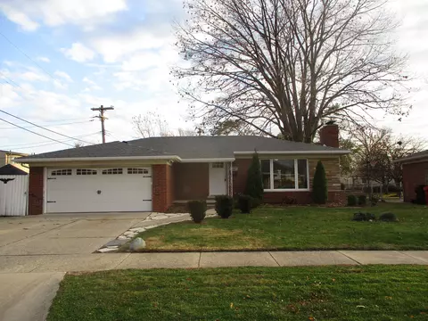 19058 Skyline St, Roseville, MI 48066