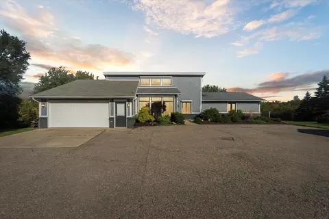 2279 E Grand Blanc Rd, Grand Blanc, MI 48439