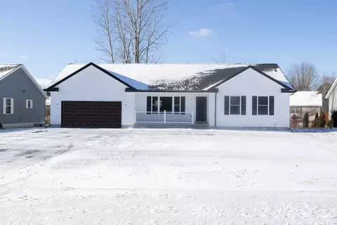 2035 Edward Ln E, Kimball, MI 48074