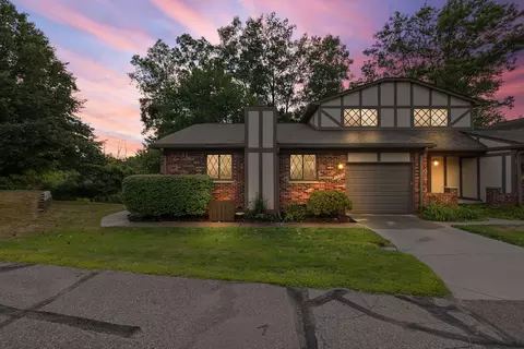 1980 Pondview Crt Ct #121, Rochester Hills, MI 48309