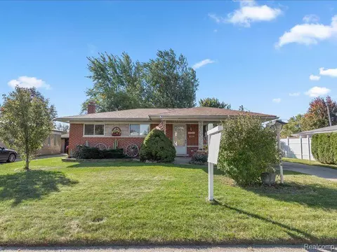 14224 Brandywine Rd, Sterling Heights, MI 48312