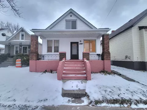 3857 Commor St, Hamtramck, MI 48212