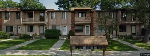 3162 Summers Rd, Keego Harbor, MI 48320