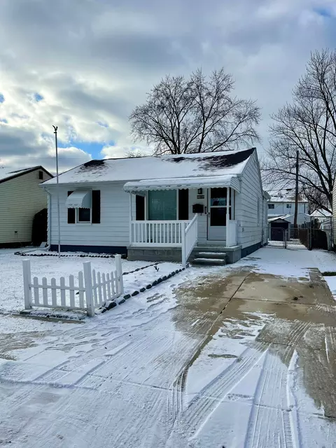 30177 Palmer Blvd, Madison Heights, MI 48071