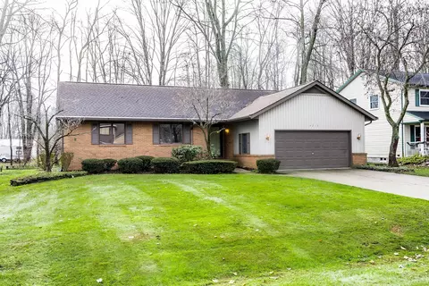 4215 Quaker Hill Dr, Fort Gratiot, MI 48059