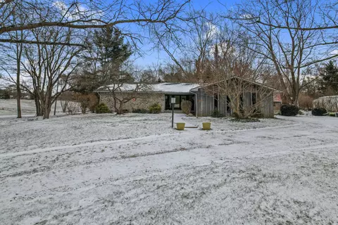201 Woodruff Lake Rd, Highland, MI 48357