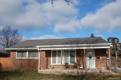 886 N Esplanade St, Mount Clemens, MI 48043