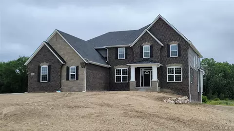 25840 Hickory Creek Ln, Lyon, MI 48165