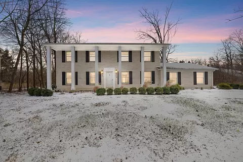 8601 Bridge Rd, Grosse Ile, MI 48138