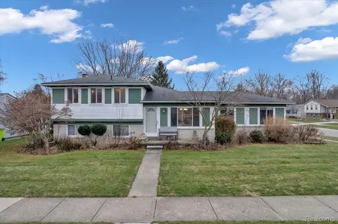 16208 Picton, Clinton Township, MI 48038