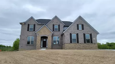 56213 Hickory Creek Ln, Lyon, MI 48165