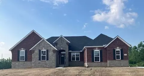 56231 Hickory Creek Ln, Lyon, MI 48165