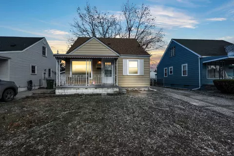 13480 Pullman St, Southgate, MI 48195