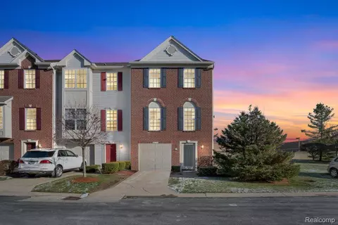36174 Dominion Cir, Sterling Heights, MI 48310