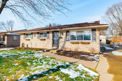 39876 Hillary Dr, Canton, MI 48187