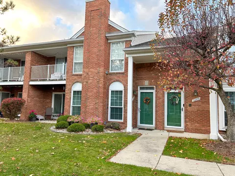 52363 Stoneridge, Macomb, MI 48042
