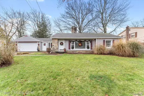8127 Island Blvd, Grosse Ile, MI 48138