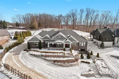 8431 Stoney Creek Dr, Green Oak, MI 48178