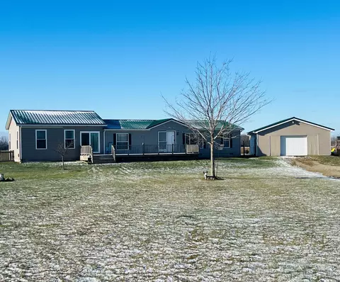 7886 Isles Rd, Maple Valley, MI 48416