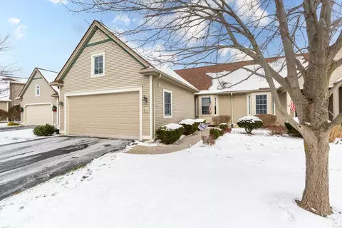 211 Pierce Lake Dr, Chelsea, MI 48118