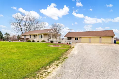 1411 Fox Rd, Wales, MI 48027