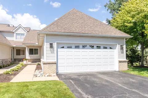 61024 Evergreen Crt Ct #23, South Lyon, MI 48178