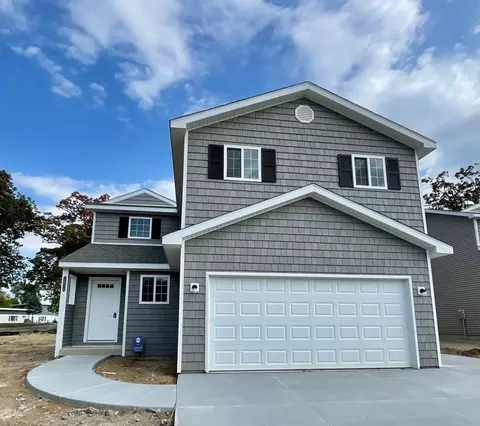 3996 Lotus Landing Cir, Waterford, MI 48329