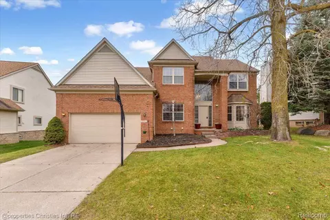 27263 Winterset Cir, Farmington Hills, MI 48334