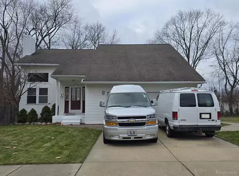 1719 Lathers St, Garden City, MI 48135