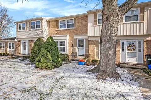 1814 Brentwood Dr, Troy, MI 48098