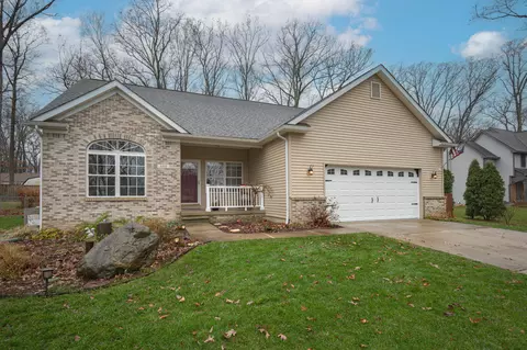888 Edgewood Dr, Highland, MI 48356