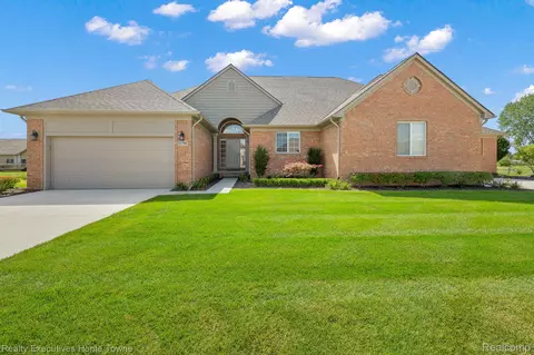 33794 Au Sable Dr, Chesterfield, MI 48047