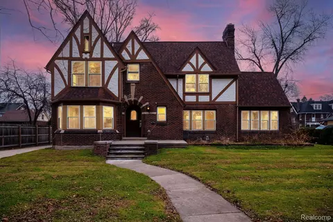 520 Fiske Dr, Detroit, MI 48214
