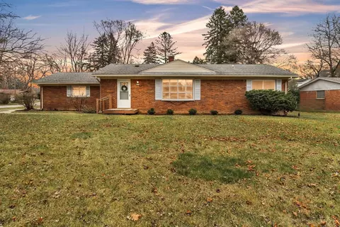 3672 Meadowleigh Ln, Waterford, MI 48329