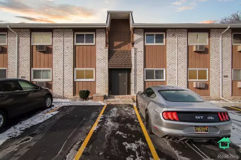 7555 Woodview St #4, Westland, MI 48185